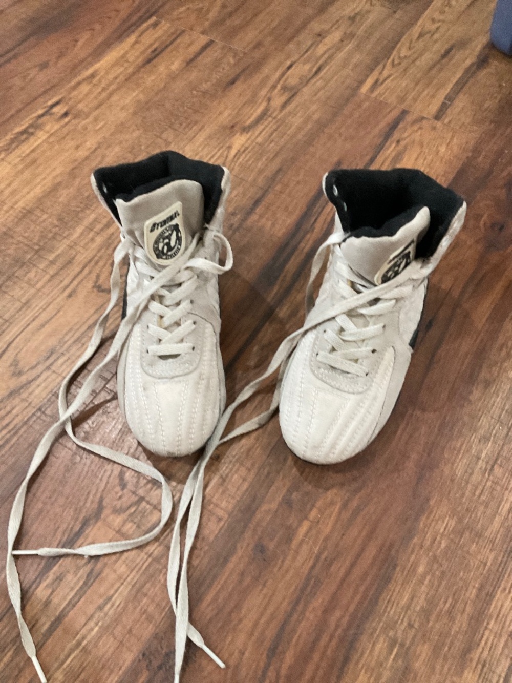 Otomix women sneakers size 6 1/2